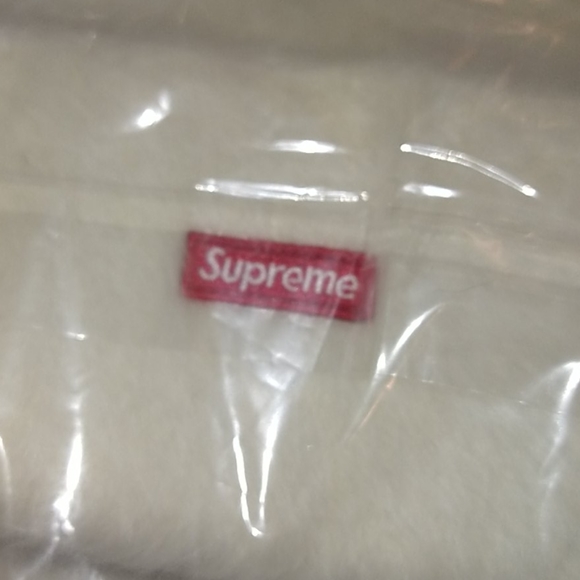 Supreme Kangol Furgora Beanie White - Picture 6 of 7